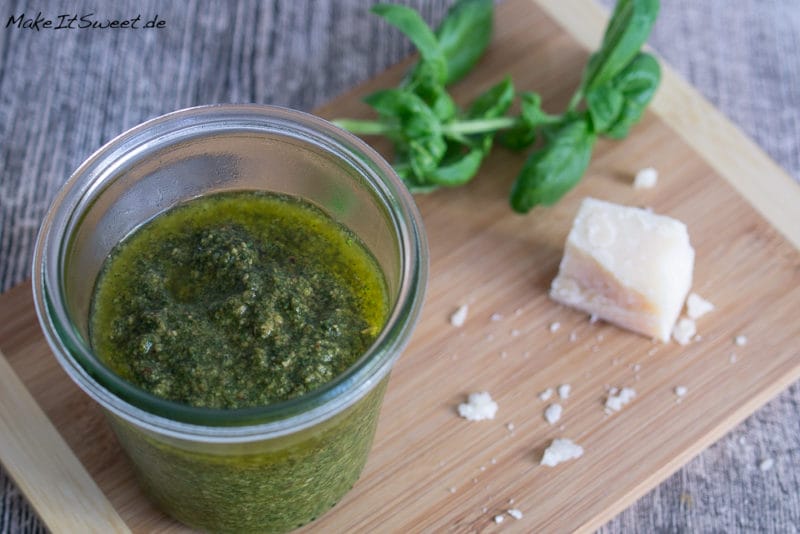 Basilikum Pesto selber machen 3 Basilikum Pinienkern einfach Pesto Rezept Parmesan