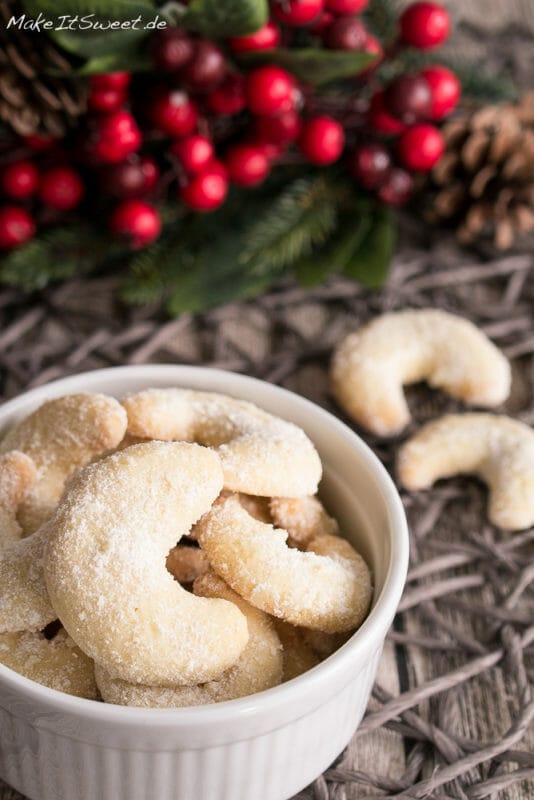 Einfache Vanillekipferl Rezept 1 Einfache Vanillekipferl Rezept - Vanillekipferl Plaetzchen Weihnachtsbaeckerei einfach Vanille Rezept 3