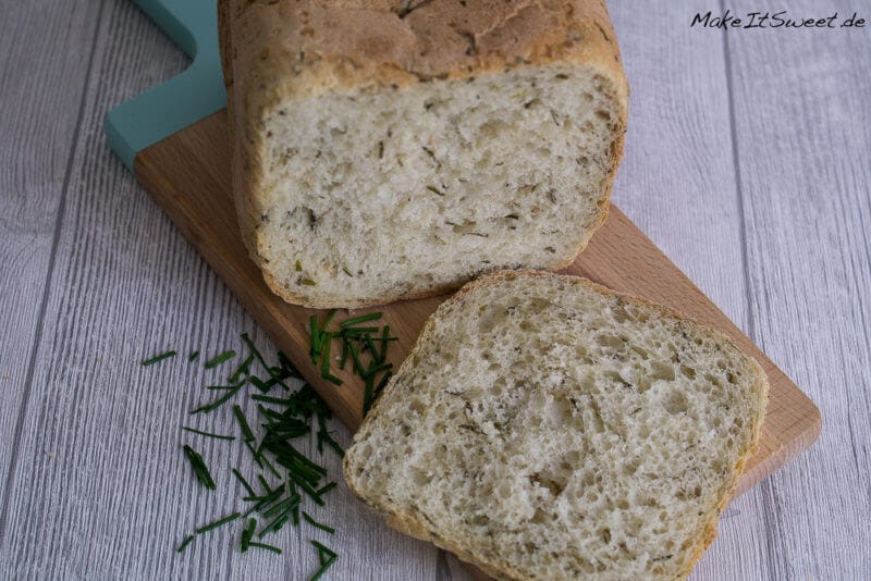Schnittlauch Sesam Brot aus dem Brotbackautomat BBA Rezept Kastenform einfach schnell