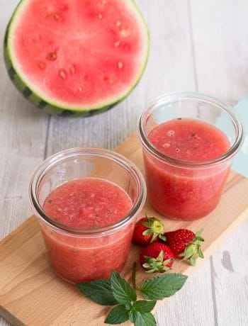 Wassermelone-Erdbeere-Limonade mit Minze - Erdbeere Wassermelone Limonade mit Minze und Zitrone Getraenk erfrischend Sommer Rezept selber machen vegetarisch vegan