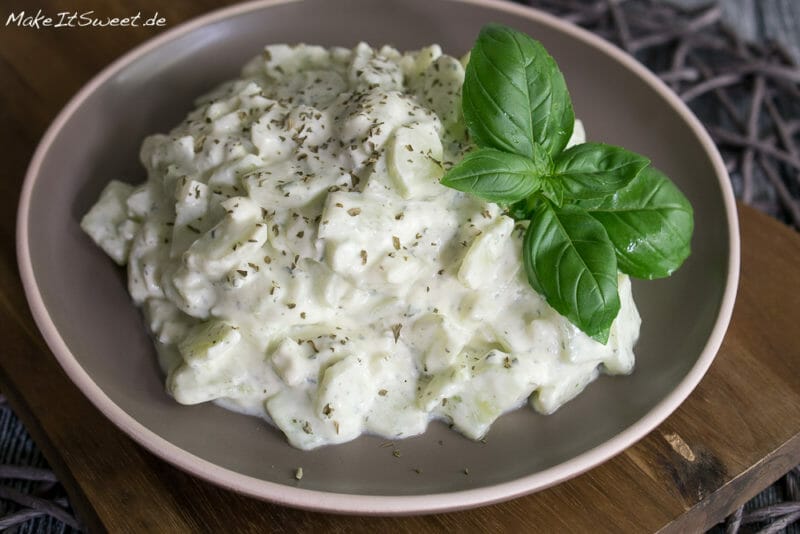 Einfacher Gurkensalat mit Schmand 3 Einfacher Gurkensalat mit Schmand - Einfach Gurke Salat schnell Rezept