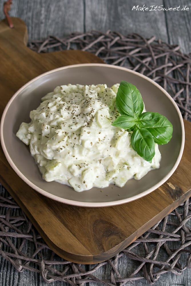 Einfacher Gurkensalat mit Schmand - MakeItSweet.de
