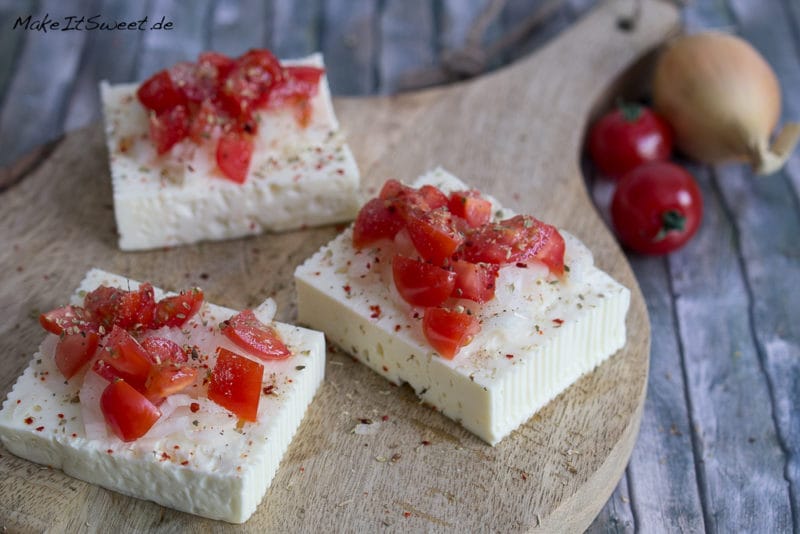 Obst und Gemüse grillen - Ideen und Tipps 4 Obst und Gemüse grillen - Ideen und Tipps - Gegrillter Feta mit Zwiebeln und Tomaten Rezept vegetarisch 1