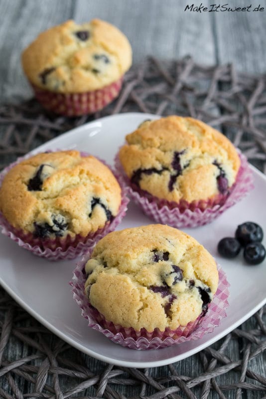 Einfache Blaubeermuffins - saftig 1 Einfache Blaubeermuffins Rezept Blaubeeren Heidelbeeren Heidelbeermuffins vegetarisch, sehr saftig