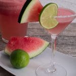 Margarita mit Wassermelone Cocktail - Wassermelone Margarita Wassermelonencocktail mit Limette Salz Margarita Sommer Grillen Getraenk Rezept