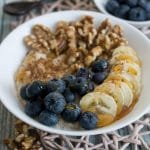 Porridge mit Blaubeeren, Banane und Walnuss - Podrrige Blaubeer Banane Walnuss Honig Zimt Haferflocken Fruehstueck Rezept