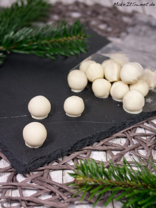 Schokoladen-Marzipankugeln 2 schoko-marzipankugeln-rezept-vegetarisch-einfach-wenige-zutaten