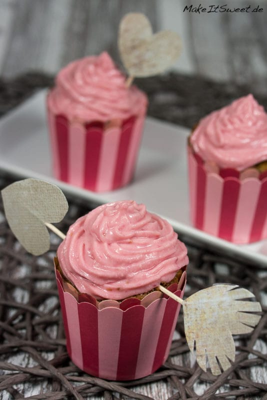 Himbeer-Muffin mit Himbeeren Topping Rezept Valentinstag Liebe Himbeere einfach lecker Dessert