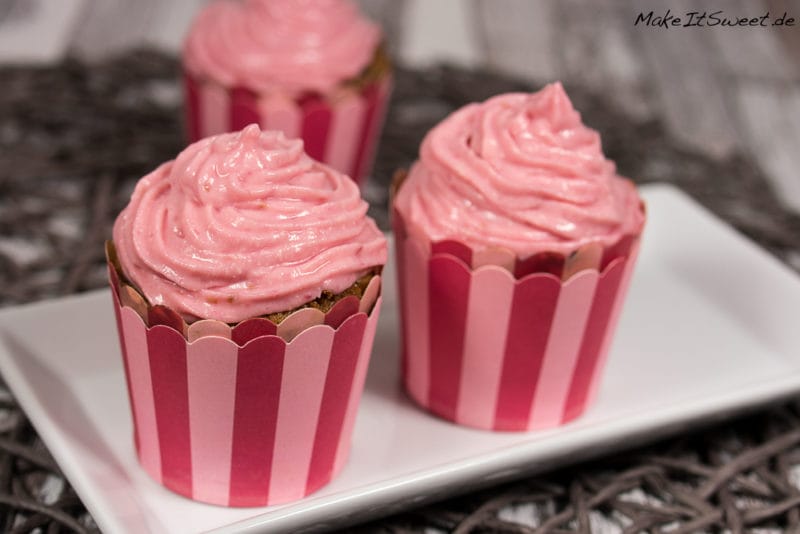 Himbeermuffin mit Himbeeren Topping Rezept rosa einfach fruchtig suess