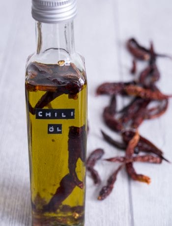 Selbstgemachtes Chiliöl - Chilioel Rezept selbermachen Geschenk aus der Kueche braten