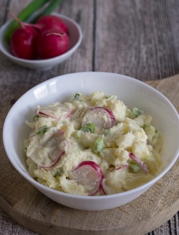 Einfacher Kartoffelsalat mit Radieschen - Kartoffelsalat mit Radieschen Lauchzwiebeln Rezept vegetarisch Senf Joghurt Mayonnaise Grillen