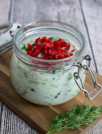Gurken Salat mit Joghurt, Dill und Chili - Gurke Joghurt Salat im Glas mit Chili Rezept zum Mitnehmen togo vorbereiten Mittagessen Picknick vegetarisch