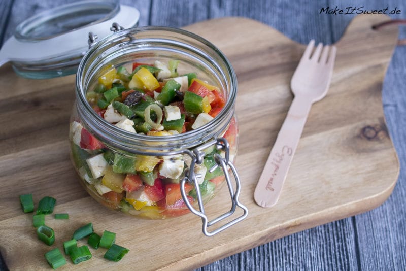 Paprikasalat mit Feta Oliven im Glas Rezept vegetarisch mitnehmen togo