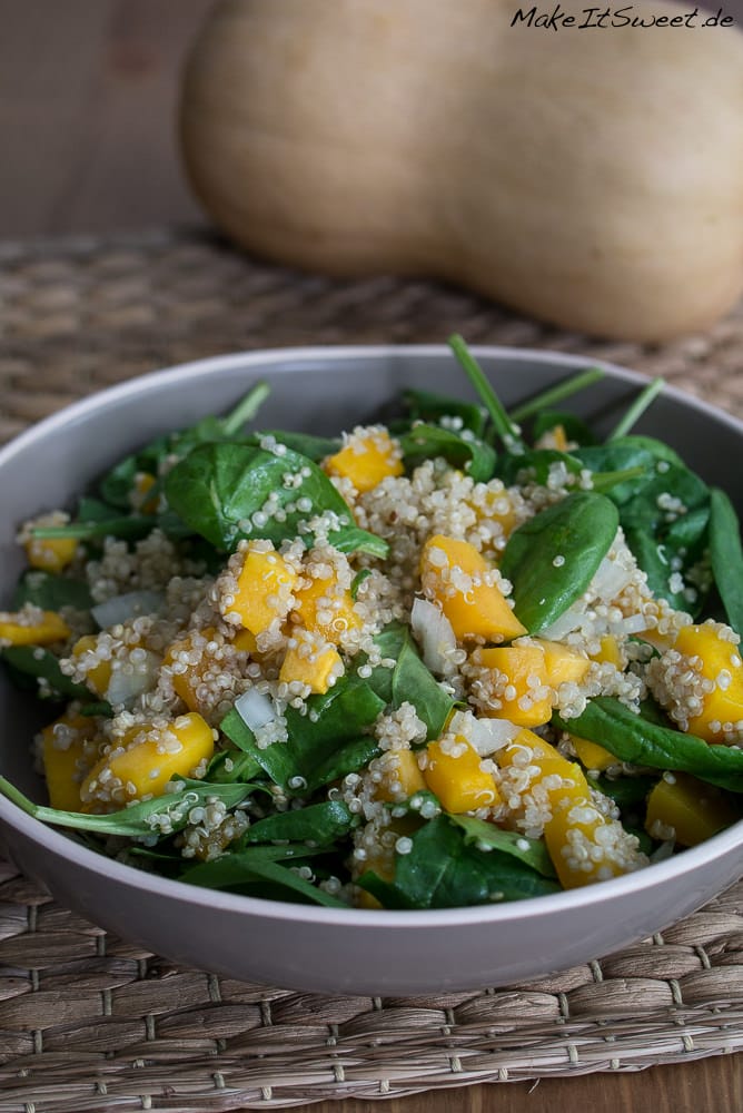 Einfacher Butternut-Quinoa-Spinat Kürbissalat