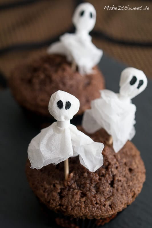 Einfach Halloween-Muffins dekorieren - Halloween Geister Muffins dekorieren einfach schnell Cupcakes mit Gespenstern
