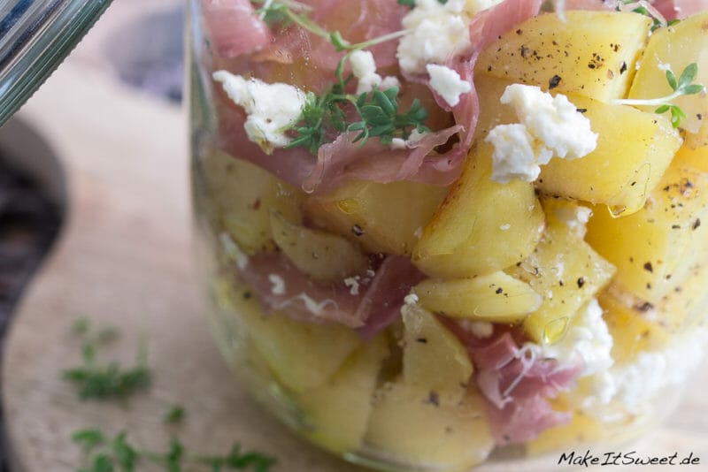Ofenkartoffel-Schinken-Salat im Glas 3 Ofenkartoffel-Schinken-Salat im Glas - Ofenkartoffelsalat mit Schinken und Feta im Glas Rezept to go Salat