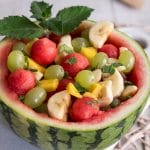 Wassermelonen Obstsalat mit Minze - Einfacher Wassermelonen Obstsalat Rezept Traube Mango Banane Minze Sommerrezept Picknick Party