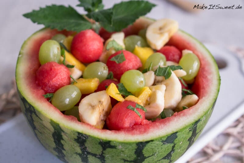Wassermelonen Obstsalat mit Minze 3 Wassermelonen Obstsalat mit Minze - Wassermelonen Obstsalat Rezept Traube Mango Bananen Zitrone Minze