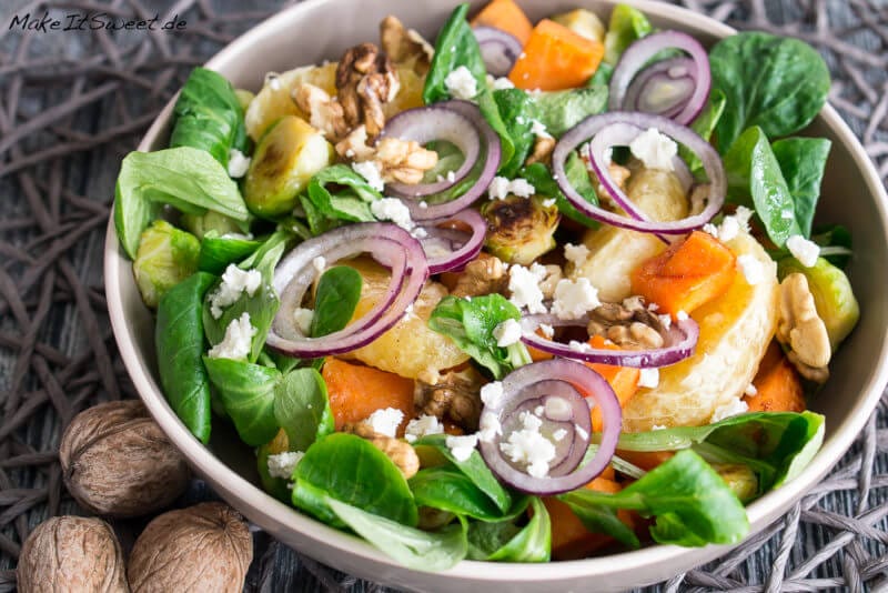 Wintersalat mit Süßkartoffeln und Rosenkohl 2 Wintersalat mit Süßkartoffeln und Rosenkohl - Wintersalat Suesskartoffel Rosenkohl Feldsalat Orange Walnuss Feta Rezept