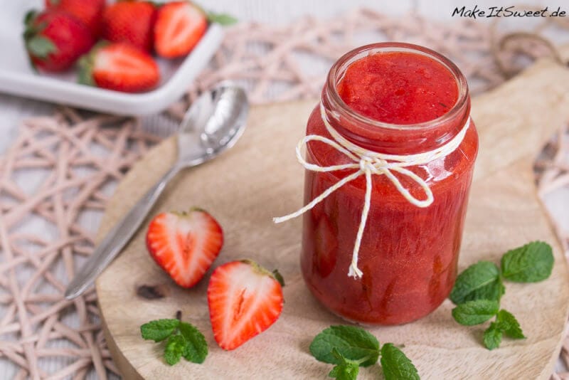 Fruchtige Erdbeermarmelade mit Minze - Erdbeer Minze Marmelade Rezept Erdbeeren suess einfach Gelierzucker 3 1 2