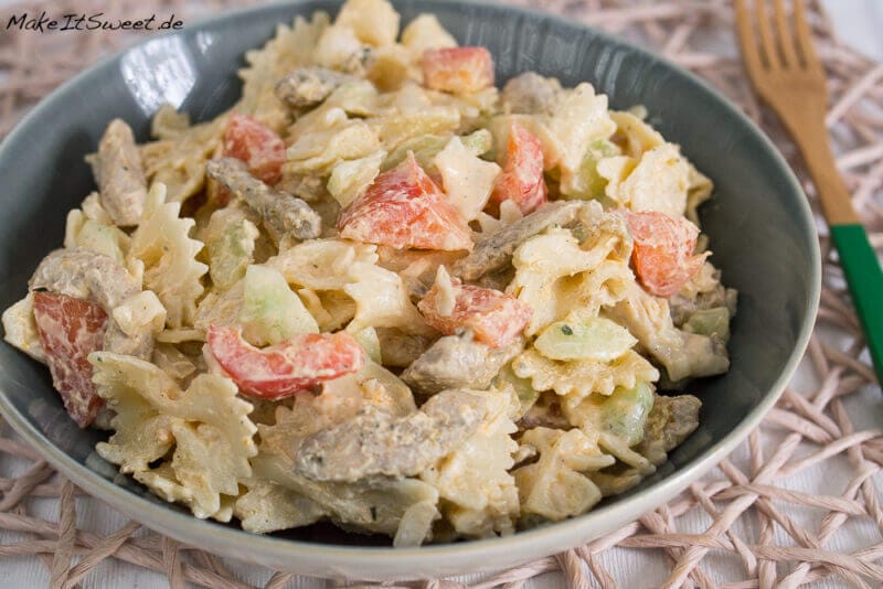 Einfaches Gyros Nudelsalat 2 Einfaches Gyros Nudelsalat - Gyros Nudelsalat Rezept einfach Paprika Gurke 4