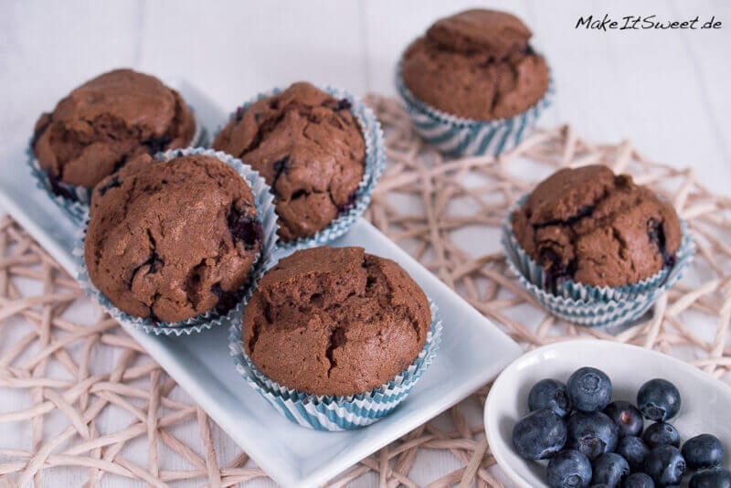 Einfache Schoko-Blaubeer-Muffins - Schoko Blaubeere Muffins Rezept einfach Heidelbeeren Schokolade 2